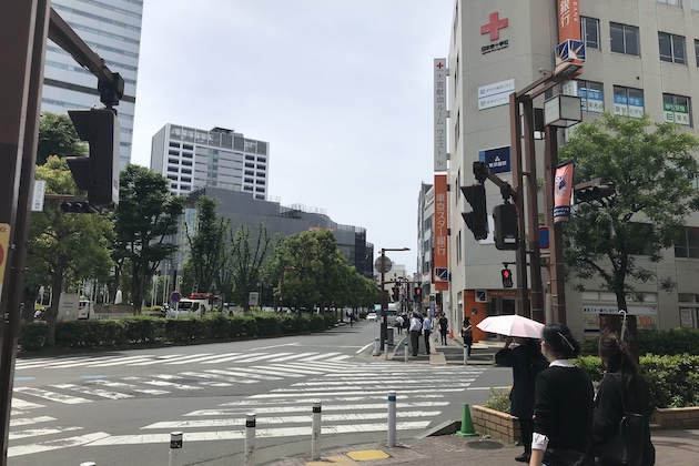 スクランブル交差点を東京スター銀行方面へ、渡ります