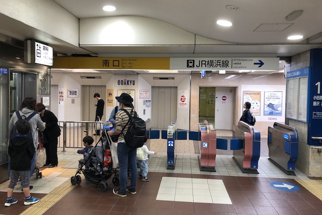 小田急小田原線 町田駅の南口改札を出て、左手に進みます
