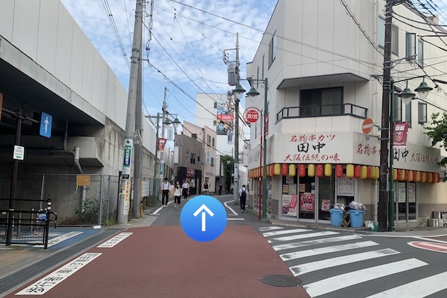 串カツ田中を右手に直進します