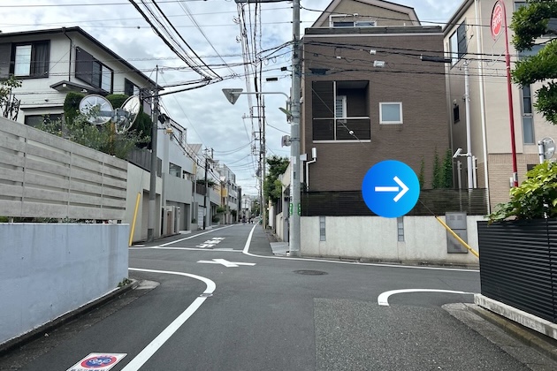 2つ目の十字路を右折します