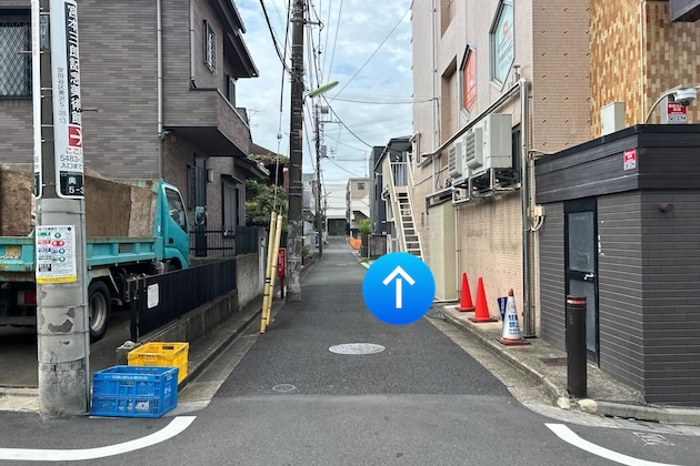 南国飯店の通りを左折します