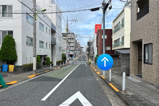 道なりに進みます
