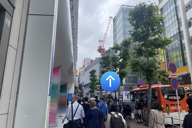 道なりに進みます。