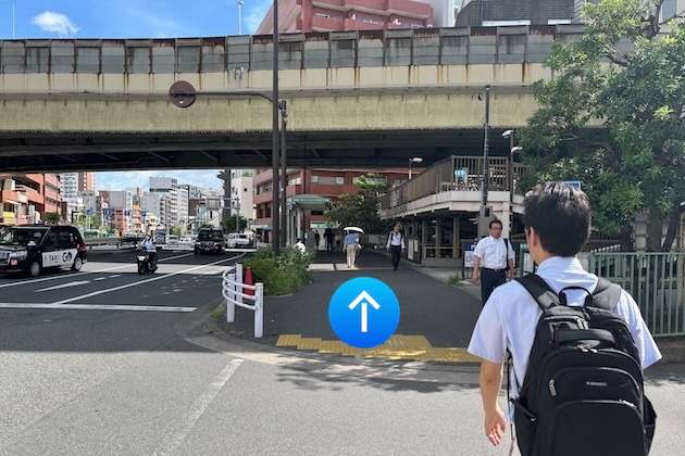 そのまま直進します