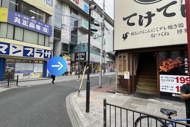 突き当りを右折します